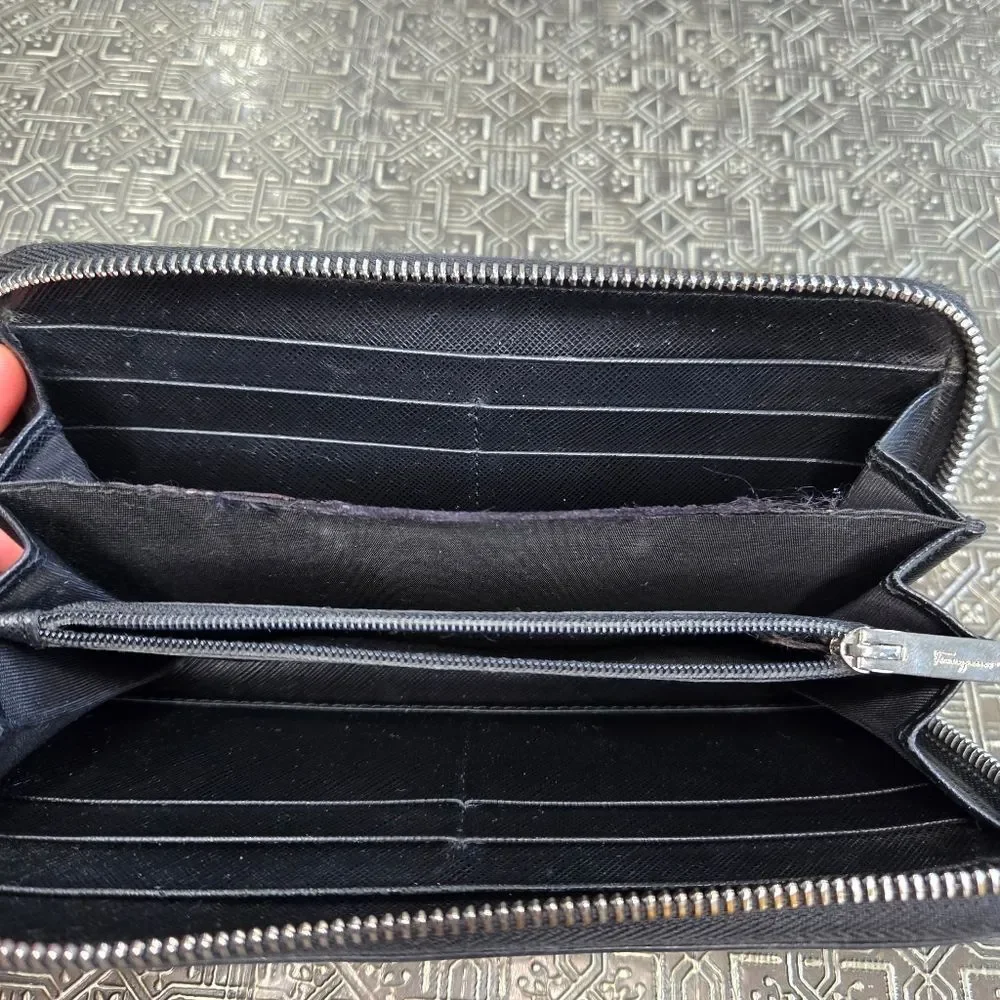 🐢 Salvatore Ferragamo Gancini   Wallet Zip Around Wallet Or Clutch. - Picture 7 of 12